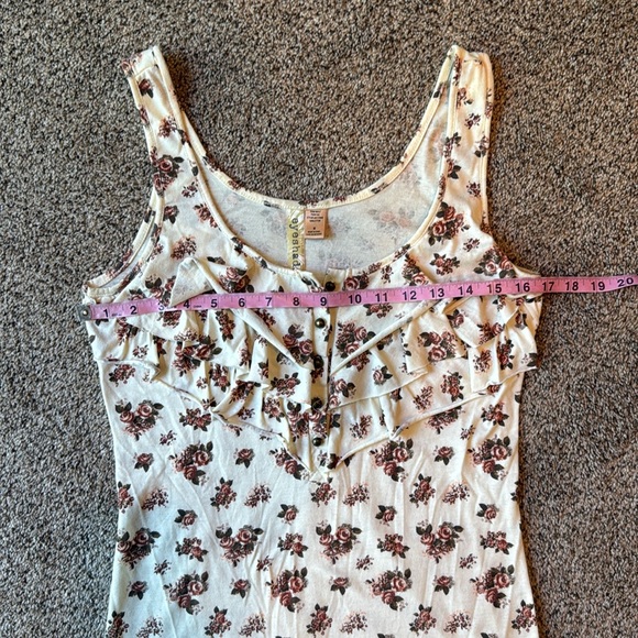 Eyeshadow | Cream Floral Ruffle Tank Top - Picture 6 of 8
